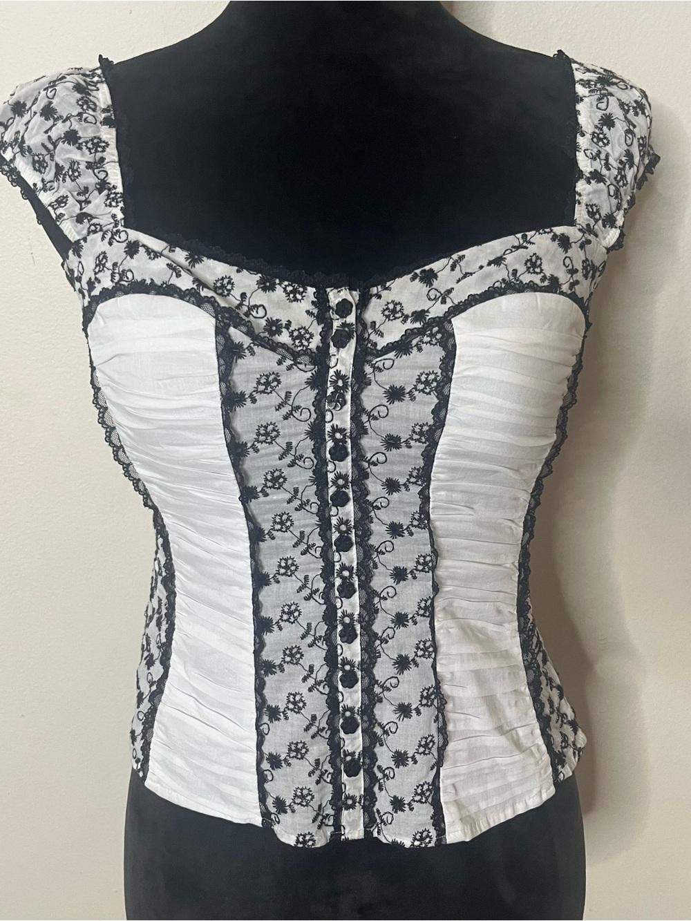 Bebe Vintage Black White Floral Embroidered Lace Ruched Lace Corset Top Sz XS